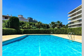 F2 Climatisé Piscine Proche Plage